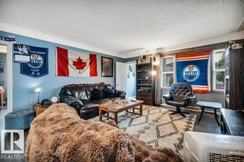 9928 79 Street Nw, Edmonton, AB - Indoor Photo Showing Living Room