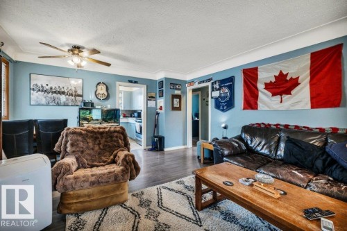 9928 79 Street Nw, Edmonton, AB - Indoor Photo Showing Living Room