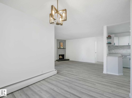 #104 10148 118 St Nw, Edmonton, AB - Indoor Photo Showing Kitchen