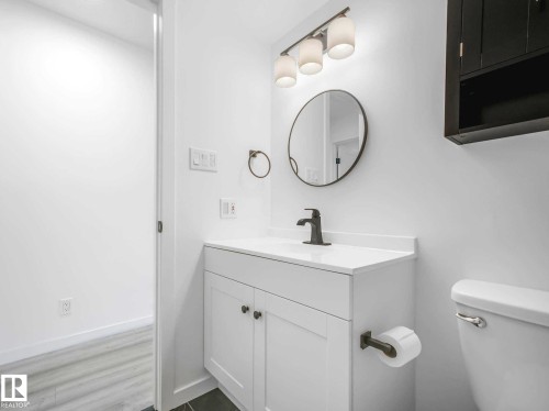 #104 10148 118 St Nw, Edmonton, AB - Indoor Photo Showing Bathroom
