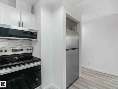 #104 10148 118 St Nw, Edmonton, AB - Indoor Photo Showing Kitchen
