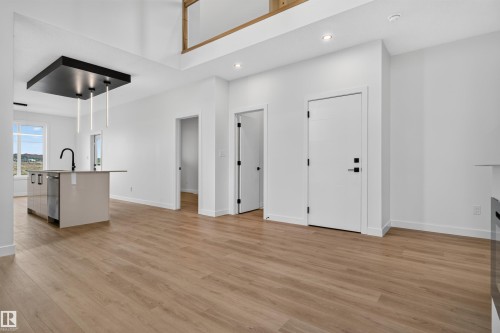 1911 48 St Sw, Edmonton, AB - Indoor Photo Showing Kitchen