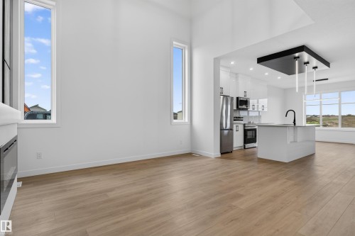 1911 48 St Sw, Edmonton, AB - Indoor Photo Showing Kitchen With Upgraded Kitchen