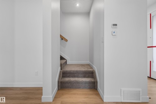 1911 48 St Sw, Edmonton, AB - Indoor Photo Showing Other Room