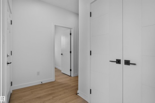 1911 48 St Sw, Edmonton, AB - Indoor Photo Showing Other Room