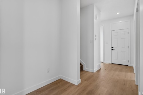 1911 48 St Sw, Edmonton, AB - Indoor Photo Showing Other Room