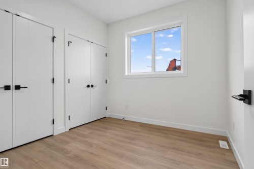 1911 48 St Sw, Edmonton, AB - Indoor Photo Showing Other Room