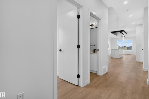 1911 48 St Sw, Edmonton, AB - Indoor Photo Showing Other Room