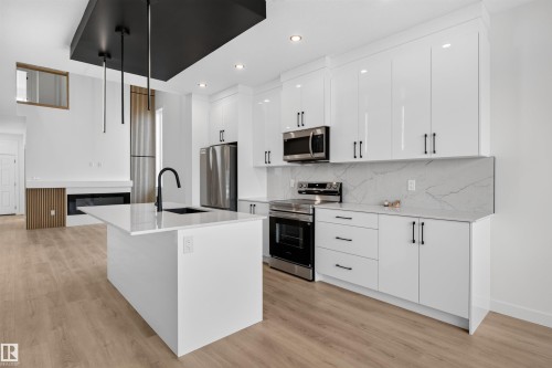 1911 48 St Sw, Edmonton, AB - Indoor Photo Showing Kitchen With Upgraded Kitchen