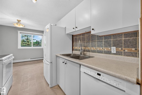 #7 13450 Fort Rd Nw, Edmonton, AB - Indoor Photo Showing Kitchen With Double Sink