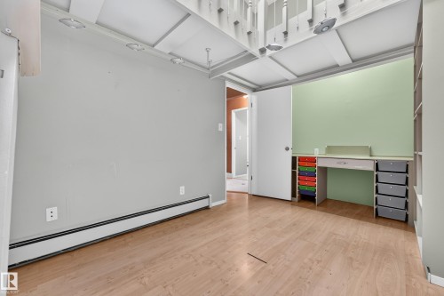 #7 13450 Fort Rd Nw, Edmonton, AB - Indoor Photo Showing Other Room
