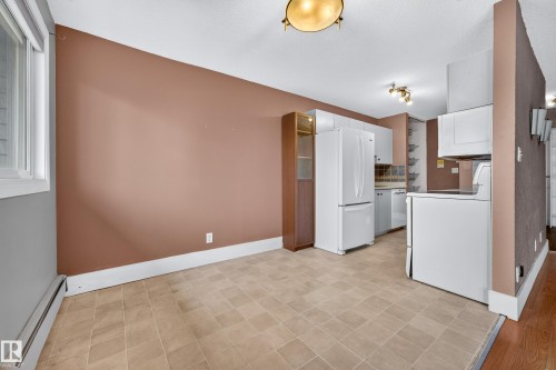 #7 13450 Fort Rd Nw, Edmonton, AB - Indoor Photo Showing Kitchen