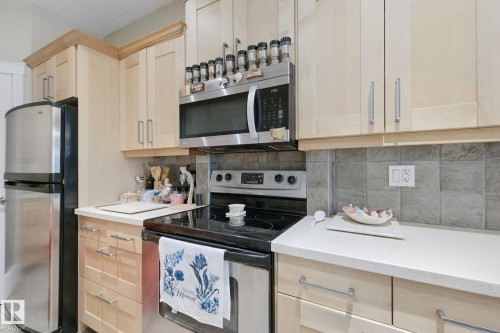 10416 69 Avenue Nw, Edmonton, AB - Indoor Photo Showing Kitchen