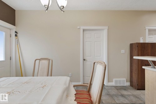 10416 69 Avenue Nw, Edmonton, AB - Indoor