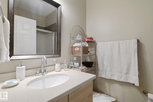 10416 69 Avenue Nw, Edmonton, AB - Indoor Photo Showing Bathroom