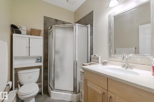 10416 69 Avenue Nw, Edmonton, AB - Indoor Photo Showing Bathroom