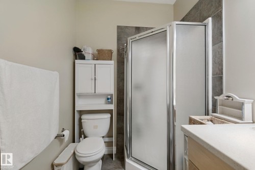 10416 69 Avenue Nw, Edmonton, AB - Indoor Photo Showing Bathroom