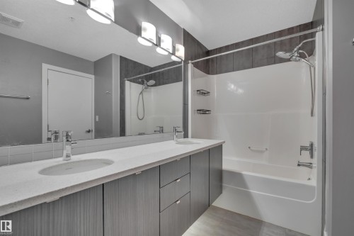 #105 10030 83 Av Nw, Edmonton, AB - Indoor Photo Showing Bathroom