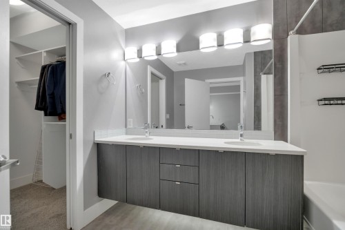 #105 10030 83 Av Nw, Edmonton, AB - Indoor Photo Showing Bathroom