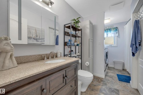 5002 57 Avenue, Leduc, AB - Indoor Photo Showing Bathroom