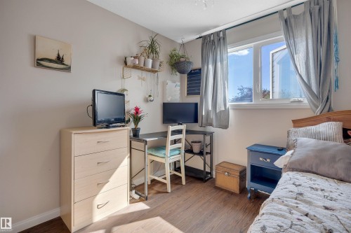 5002 57 Avenue, Leduc, AB - Indoor Photo Showing Bedroom