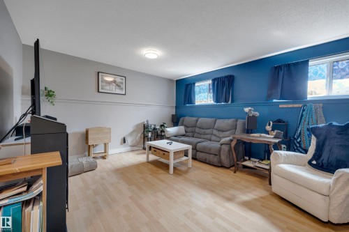 5002 57 Avenue, Leduc, AB - Indoor Photo Showing Living Room