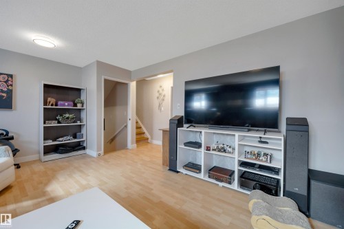 5002 57 Avenue, Leduc, AB - Indoor Photo Showing Living Room
