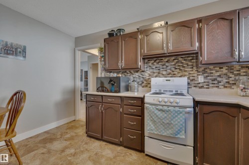 5002 57 Avenue, Leduc, AB - Indoor Photo Showing Kitchen