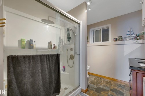 5002 57 Avenue, Leduc, AB - Indoor Photo Showing Bathroom