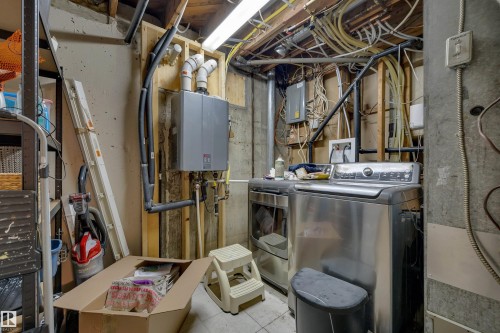 5002 57 Avenue, Leduc, AB - Indoor Photo Showing Laundry Room