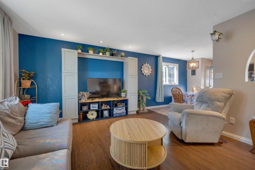 5002 57 Avenue, Leduc, AB - Indoor Photo Showing Living Room