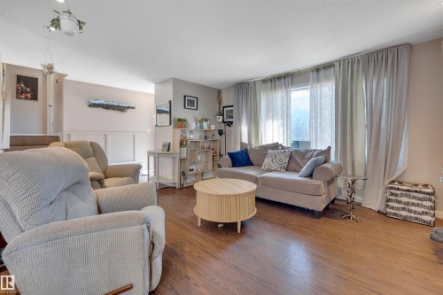 5002 57 Avenue, Leduc, AB - Indoor Photo Showing Living Room