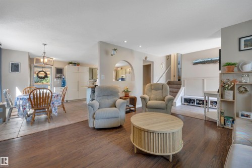 5002 57 Avenue, Leduc, AB - Indoor Photo Showing Living Room