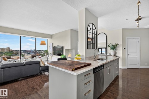 #1102 10319 111 St Nw, Edmonton, AB - Indoor