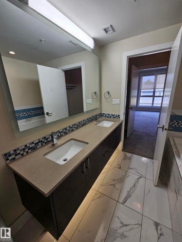 #207 11710 87 Av Nw, Edmonton, AB - Indoor Photo Showing Bathroom