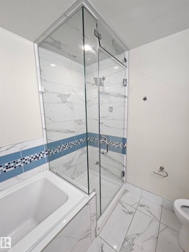 #207 11710 87 Av Nw, Edmonton, AB - Indoor Photo Showing Bathroom