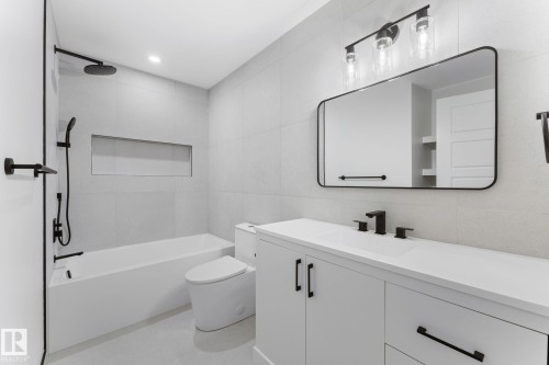 4 Belmead Gardens Nw, Edmonton, AB - Indoor Photo Showing Bathroom