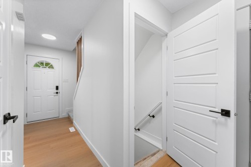 4 Belmead Gardens Nw, Edmonton, AB - Indoor Photo Showing Other Room