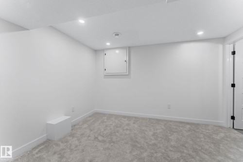 4 Belmead Gardens Nw, Edmonton, AB - Indoor Photo Showing Other Room