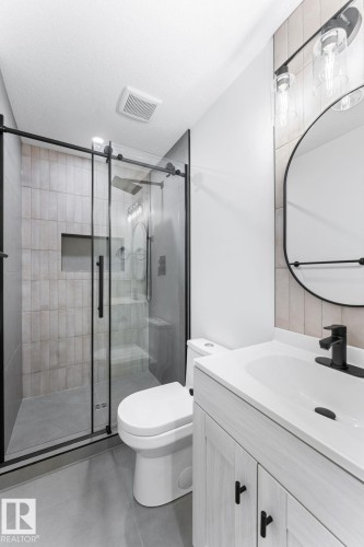 4 Belmead Gardens Nw, Edmonton, AB - Indoor Photo Showing Bathroom