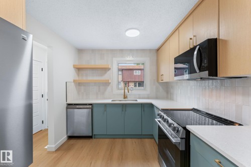 4 Belmead Gardens Nw, Edmonton, AB - Indoor Photo Showing Kitchen With Upgraded Kitchen