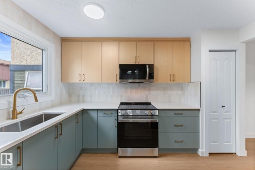 4 Belmead Gardens Nw, Edmonton, AB - Indoor Photo Showing Kitchen