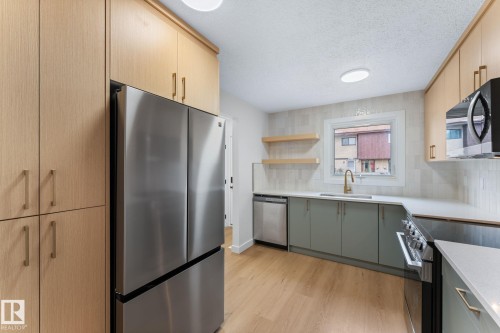 4 Belmead Gardens Nw, Edmonton, AB - Indoor Photo Showing Kitchen