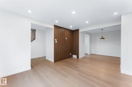 4 Belmead Gardens Nw, Edmonton, AB - Indoor Photo Showing Other Room