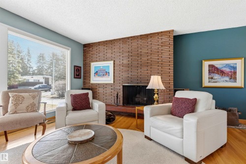 6308 131 Street Nw, Edmonton, AB - Indoor Photo Showing Living Room