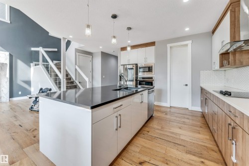 704 172 St Sw, Edmonton, AB - Indoor Photo Showing Kitchen With Upgraded Kitchen