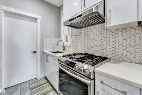 704 172 St Sw, Edmonton, AB - Indoor Photo Showing Kitchen With Upgraded Kitchen