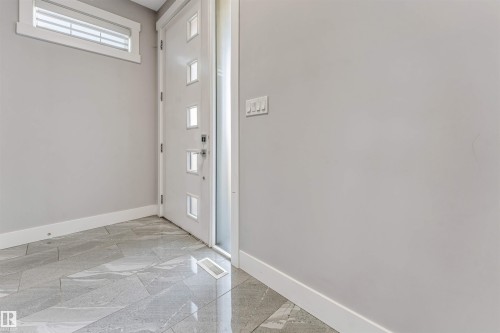 704 172 St Sw, Edmonton, AB - Indoor Photo Showing Other Room