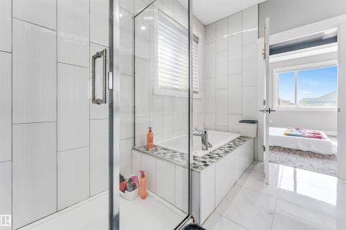 704 172 St Sw, Edmonton, AB - Indoor Photo Showing Bathroom