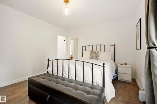 7008 91 Avenue Nw, Edmonton, AB - Indoor Photo Showing Bedroom